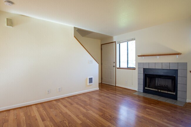 8371 SW Durham Rd in Portland, OR - Building Photo - Building Photo