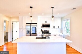 221 S Alfred St in Alexandria, VA - Building Photo - Building Photo