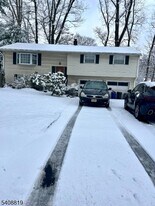 10 Garnet Terrace in Livingston, NJ - Building Photo