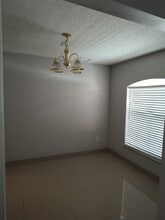 925 SW Gwendolen Ter in Port St. Lucie, FL - Building Photo - Building Photo