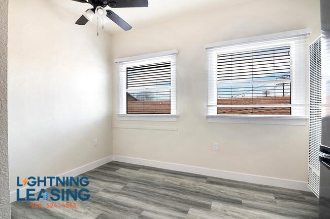 442 E 27th St in Los Angeles, CA - Building Photo - Building Photo