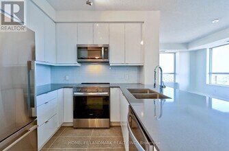 3270 Sheppard Ave E in Toronto, ON - Building Photo - Building Photo