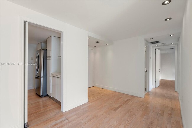 199 Ocean Ln Dr in Key Biscayne, FL - Building Photo - Building Photo