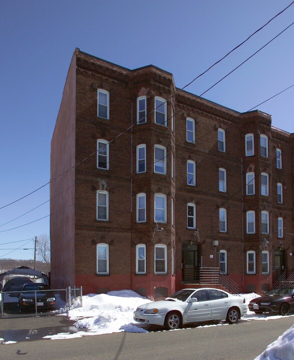 84 N East St in Holyoke, MA - Foto de edificio