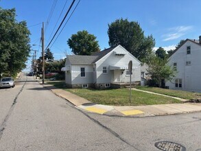 2401 Salisbury St in Pittsburgh, PA - Building Photo - Building Photo