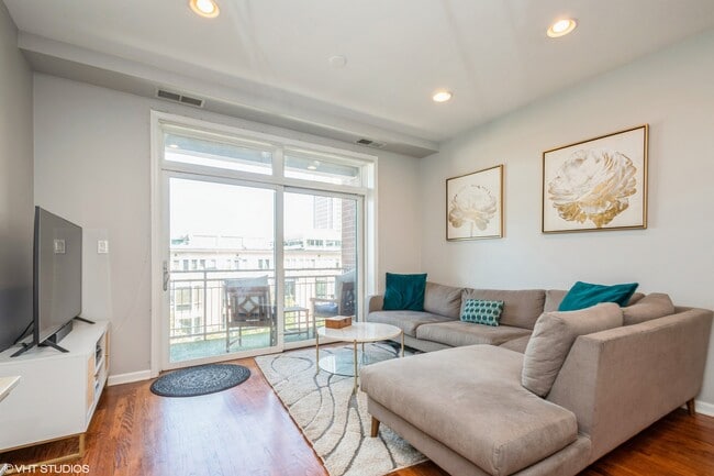 657 W Fulton St in Chicago, IL - Building Photo - Building Photo