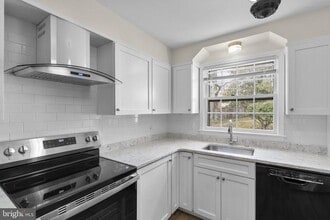 5617 Knollwood Rd in Bethesda, MD - Building Photo - Building Photo