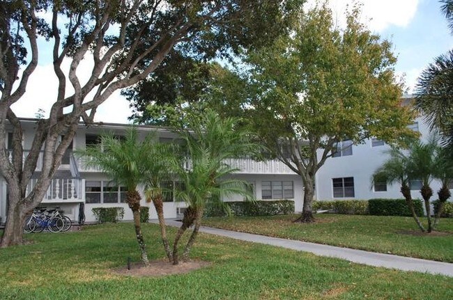 348 Windsor O in West Palm Beach, FL - Building Photo - Building Photo