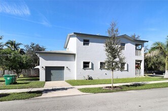 5610 SW 43rd St in Davie, FL - Building Photo - Building Photo