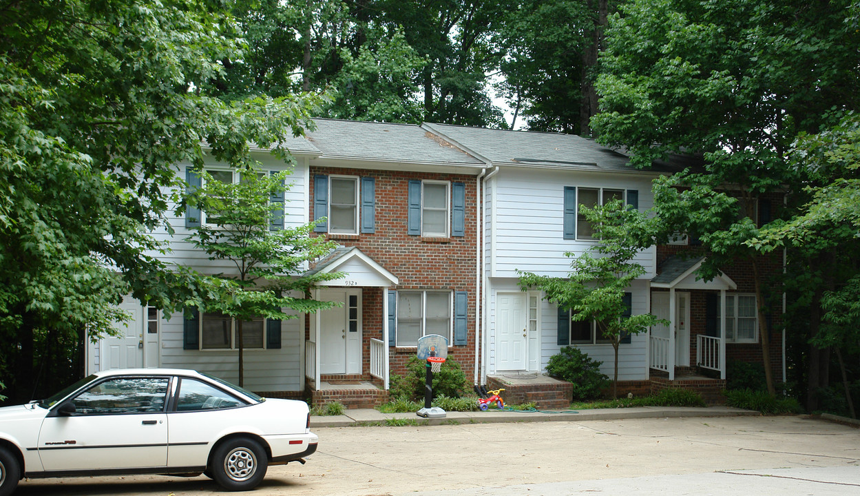 932 Hearthridge Rd in Raleigh, NC - Building Photo