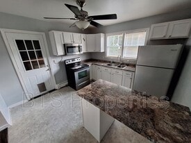 114 S Cedar St in Washington, IL - Building Photo