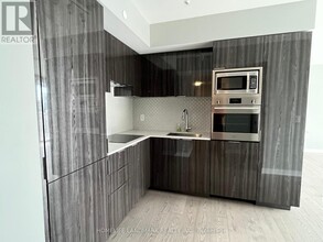 11-1411 Wellesley St W in Toronto, ON - Building Photo - Building Photo