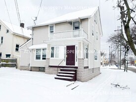 3348 W 100th St in Cleveland, OH - Building Photo