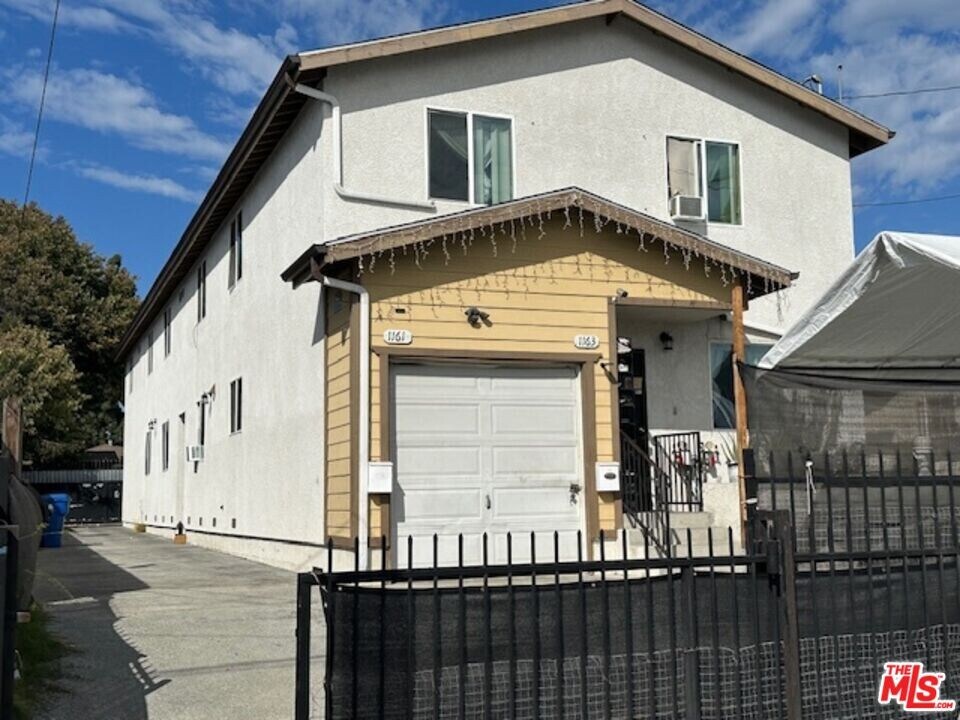1161 E 40th Pl in Los Angeles, CA - Building Photo
