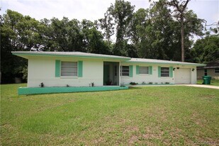 6246 E Waverly St in Inverness, FL - Building Photo