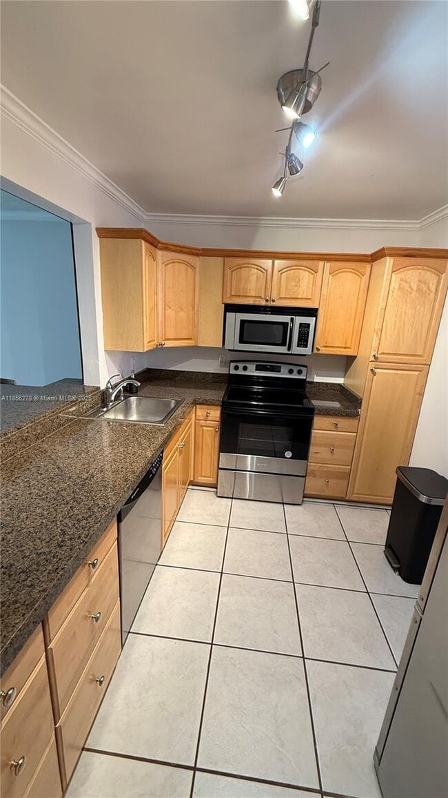 8851 N New River Canal Rd in Plantation, FL - Building Photo - Building Photo