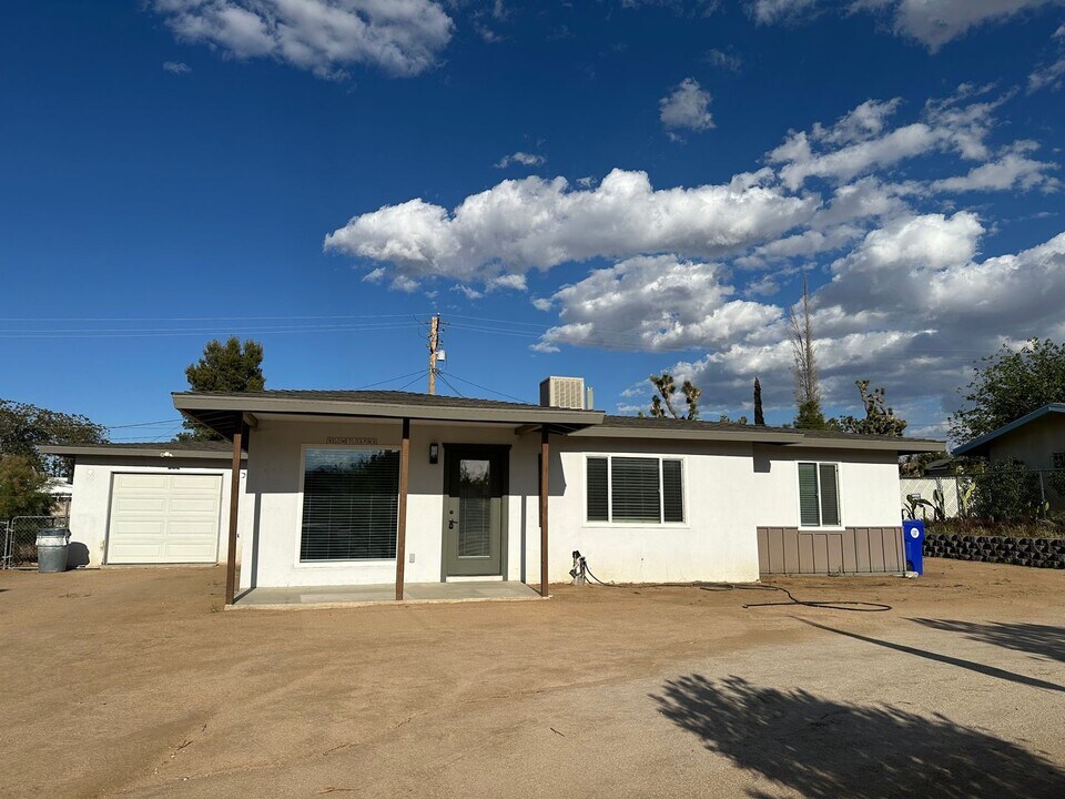 7607 Shawnee Trail in Yucca Valley, CA - Building Photo