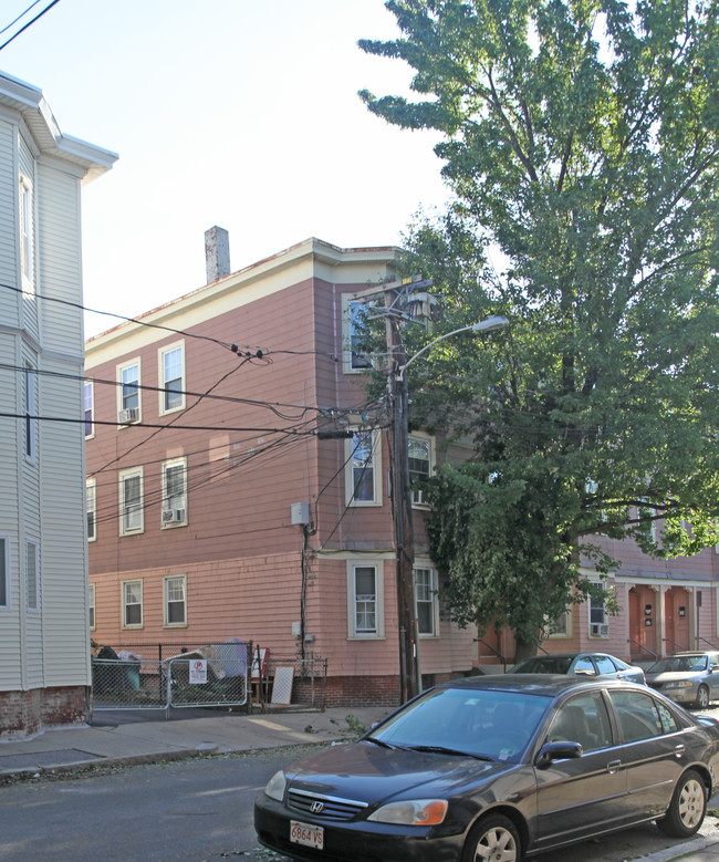 11 Marney St in Cambridge, MA - Foto de edificio - Building Photo