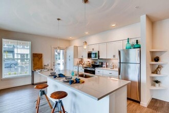 Haven Apts at Orenco Station in Hillsboro, OR - Foto de edificio - Building Photo