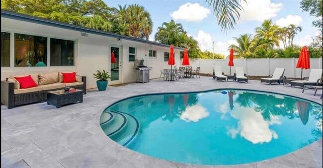 3032 NE 2nd Terrace in Wilton Manors, FL - Building Photo - Building Photo