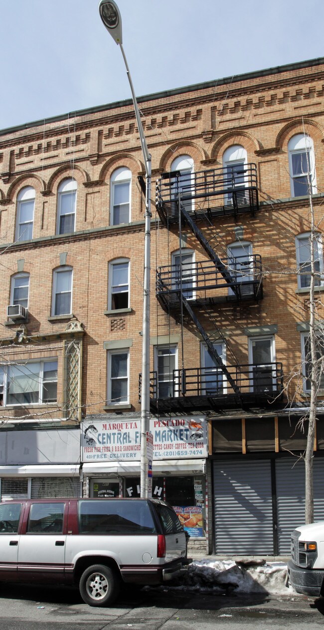 401 Central Ave in Jersey City, NJ - Building Photo - Building Photo