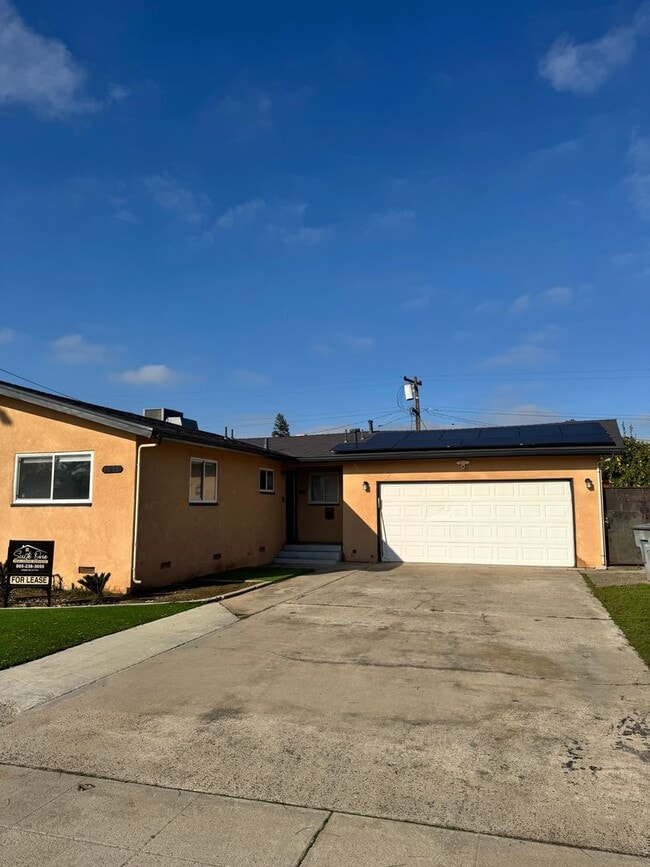 1836 W Michigan Ave in Fresno, CA - Building Photo - Building Photo