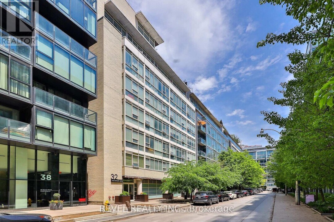 32 Stewart St in Toronto, ON - Building Photo