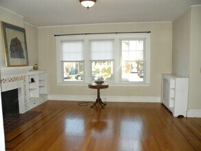 389 Lloyd Ave in Providence, RI - Foto de edificio - Building Photo