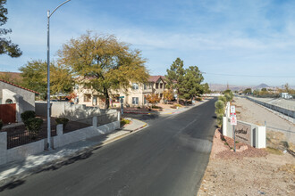 Arrowhead Pointe in Henderson, NV - Foto de edificio - Building Photo