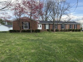 110 Pineur Rd in Richmond, KY - Building Photo