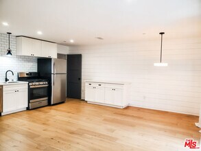 11221 Hannum Ave in Culver City, CA - Building Photo - Building Photo