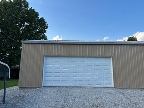 16011 Mercer Ln in Houston, MO - Building Photo - Building Photo