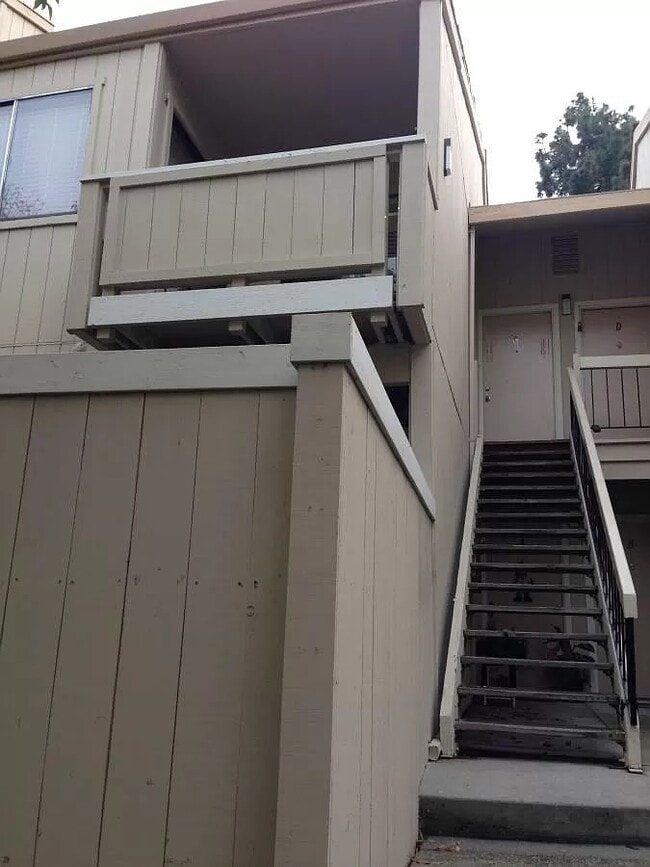 3033 Kaiser Dr, Unit C in Santa Clara, CA - Building Photo - Building Photo