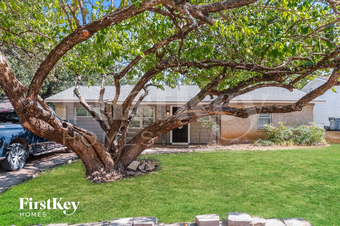 604 Stonewall Dr in Euless, TX - Foto de edificio