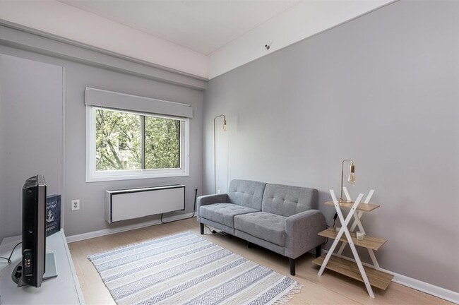 476 Monmouth St, Unit 305 in Jersey City, NJ - Foto de edificio - Building Photo