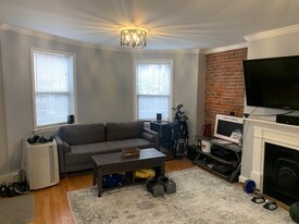 89 E Brookline St, Unit 1 Apartamentos