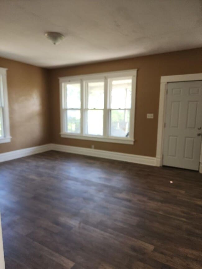 property at 919 S Sumner Ave