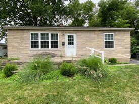 612 S Henderson St in Bloomington, IN - Building Photo