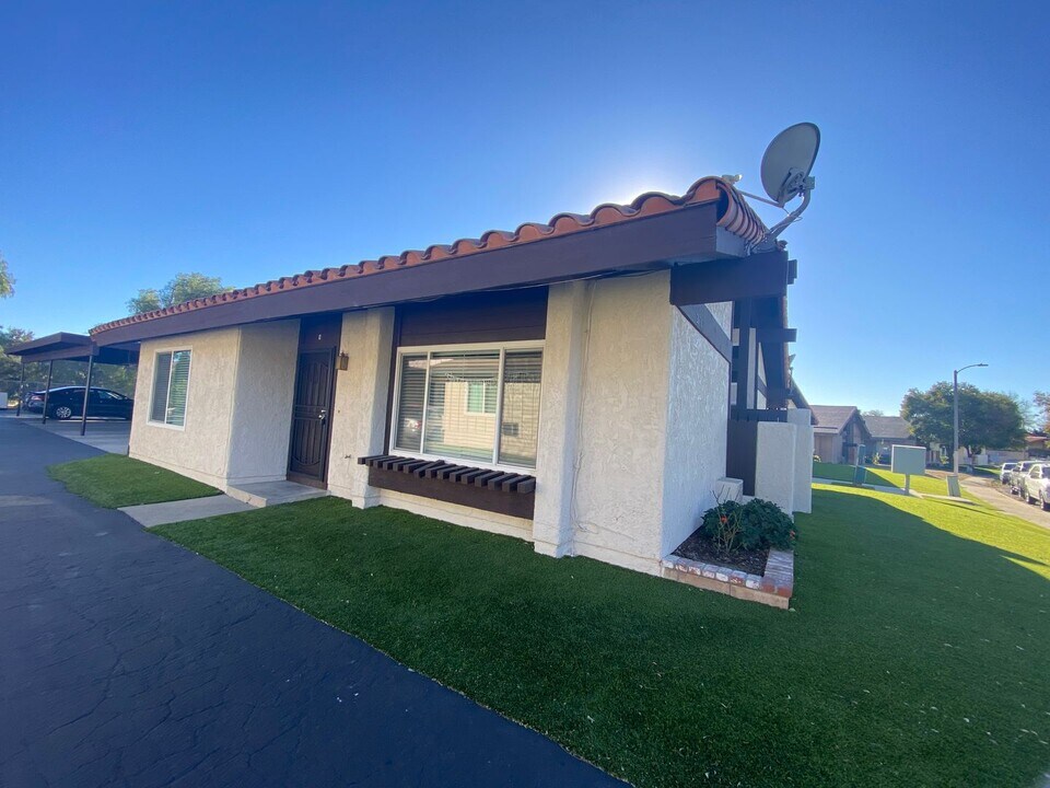 2638 Phipps Ave-Unit -#D in Simi Valley, CA - Foto de edificio