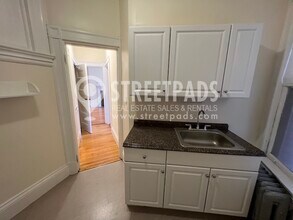 2 Ware St, Unit 511 in Cambridge, MA - Building Photo - Building Photo