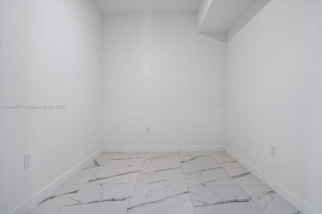 420 SW 7th Ave-Unit -203 in Miami, FL - Building Photo - Building Photo