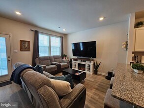 33 Alexander Wy in Mount Holly, NJ - Building Photo - Building Photo