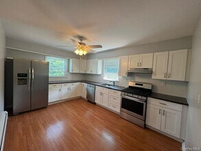 4 Willow St in Harrison, NY - Building Photo - Building Photo