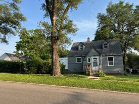 420 Ridgeland Ave in Beloit, WI - Building Photo