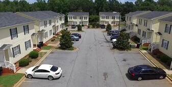 207 Graycliff Ct in Piedmont, SC - Building Photo