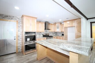 17 MacArthur Dr in Denison, TX - Building Photo - Building Photo