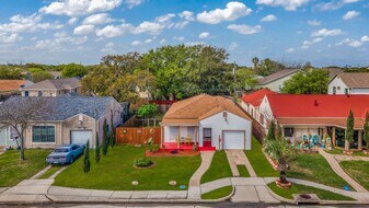 1413 53rd St in Galveston, TX - Building Photo