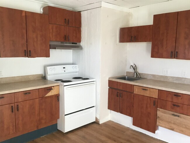 property at 1404 E Bayshore Dr