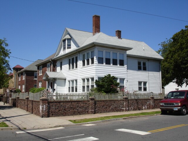 127 Elm St, Unit 2nd Floor in West Haven, CT - Building Photo