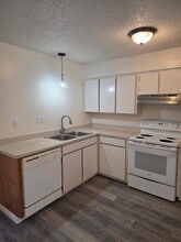207 Terrace Ave in La Grande, OR - Building Photo - Building Photo